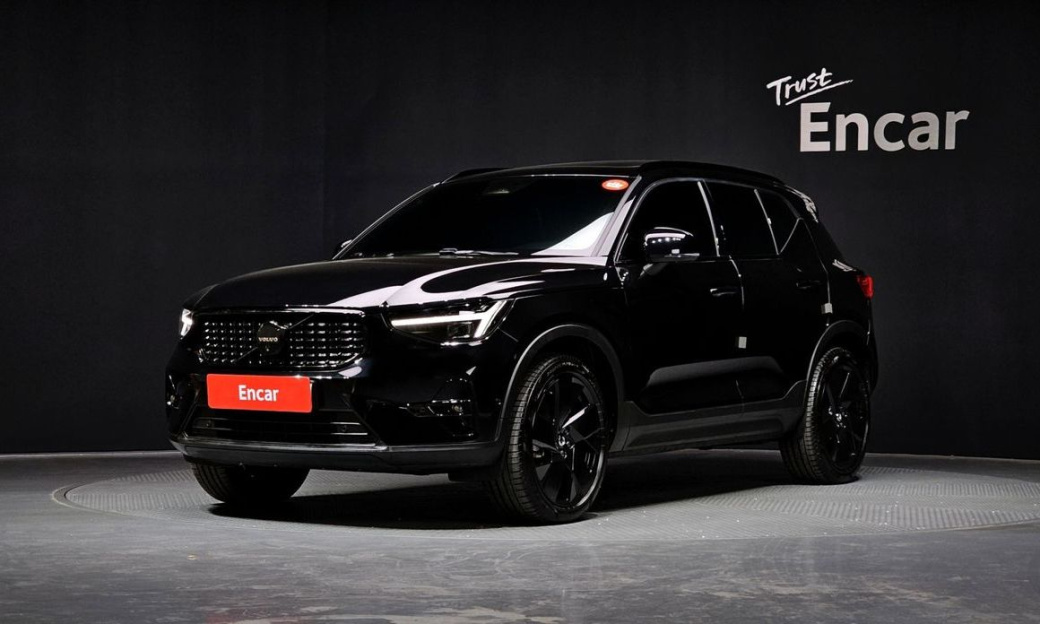 Volvo XC40 B4 Black Edition, 2025
