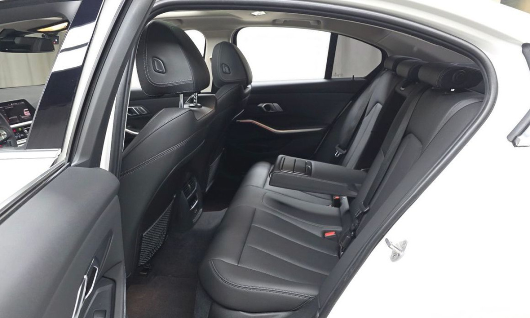 BMW 3-Series 320i, 2022