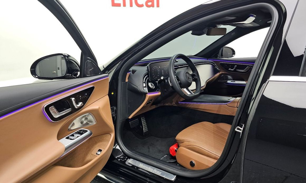 Mercedes-Benz E-Class E300 4MATIC AMG Line, 2025