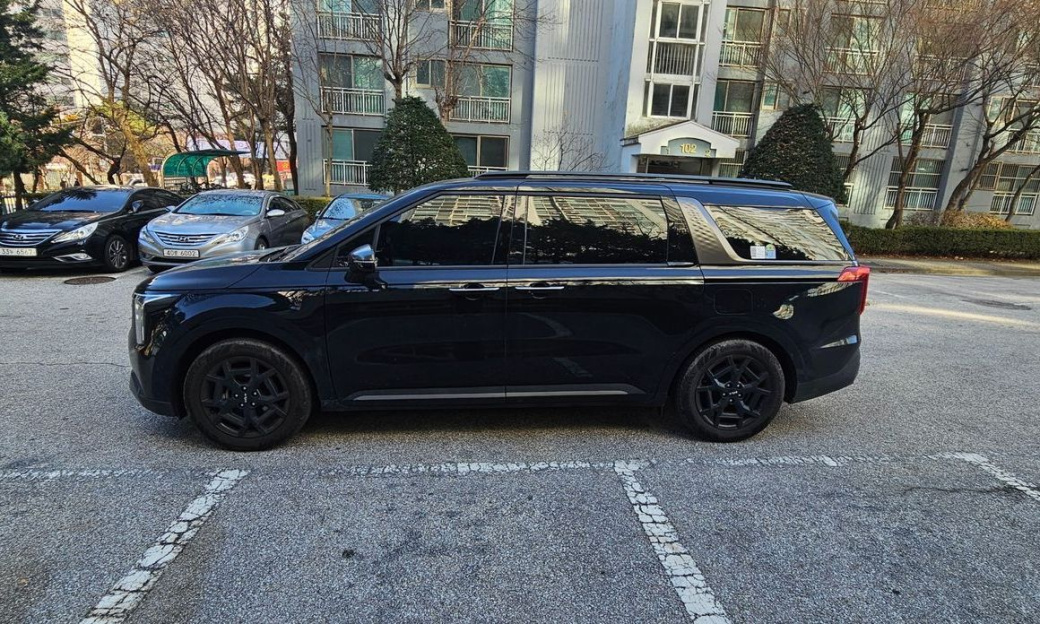 Kia Carnival 9-Seater Gravity, 2025