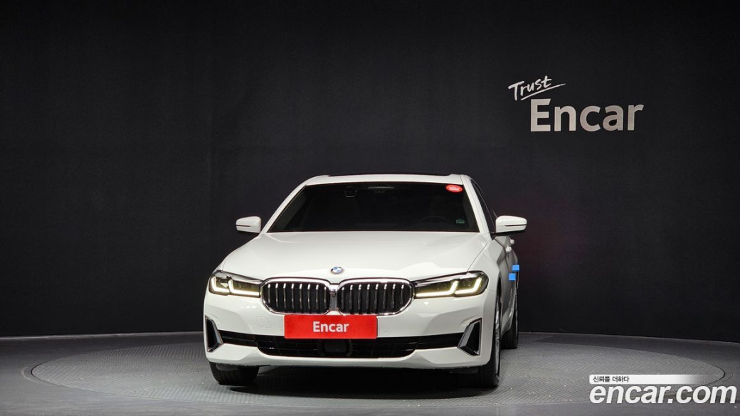 BMW 5-Series 520i Luxury, 2022