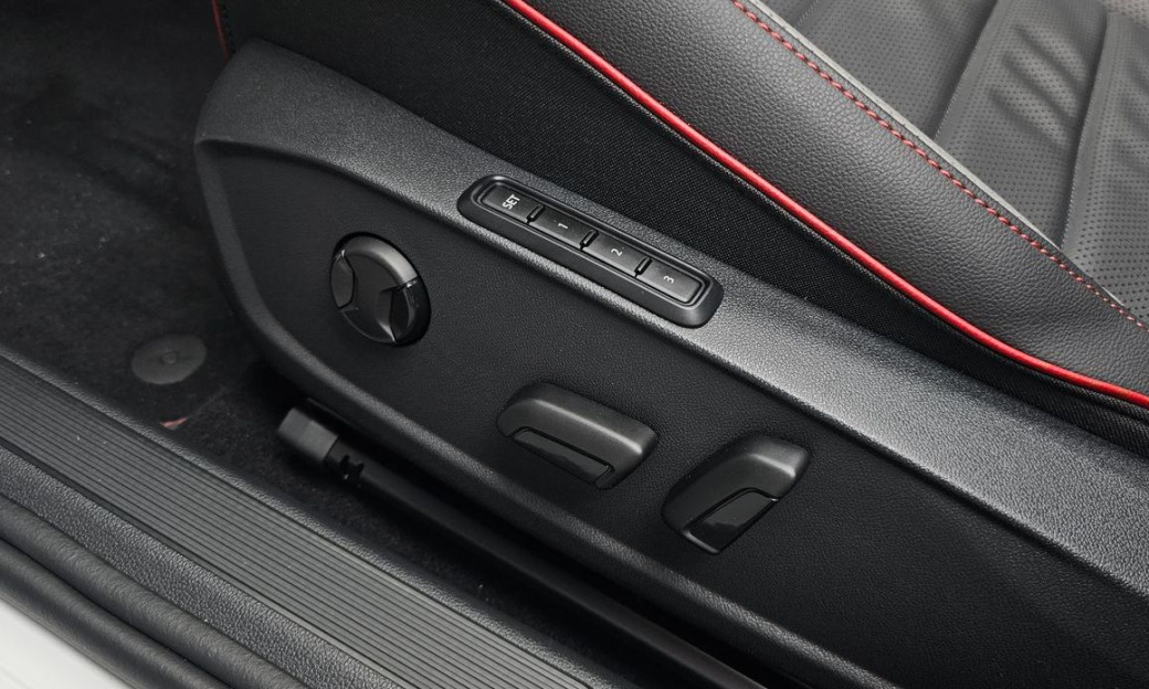 Volkswagen Golf 2.0 GTI, 2024