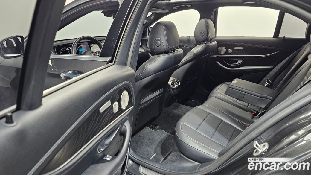 Mercedes-Benz E-Class E220d 4MATIC AMG Line, 2022