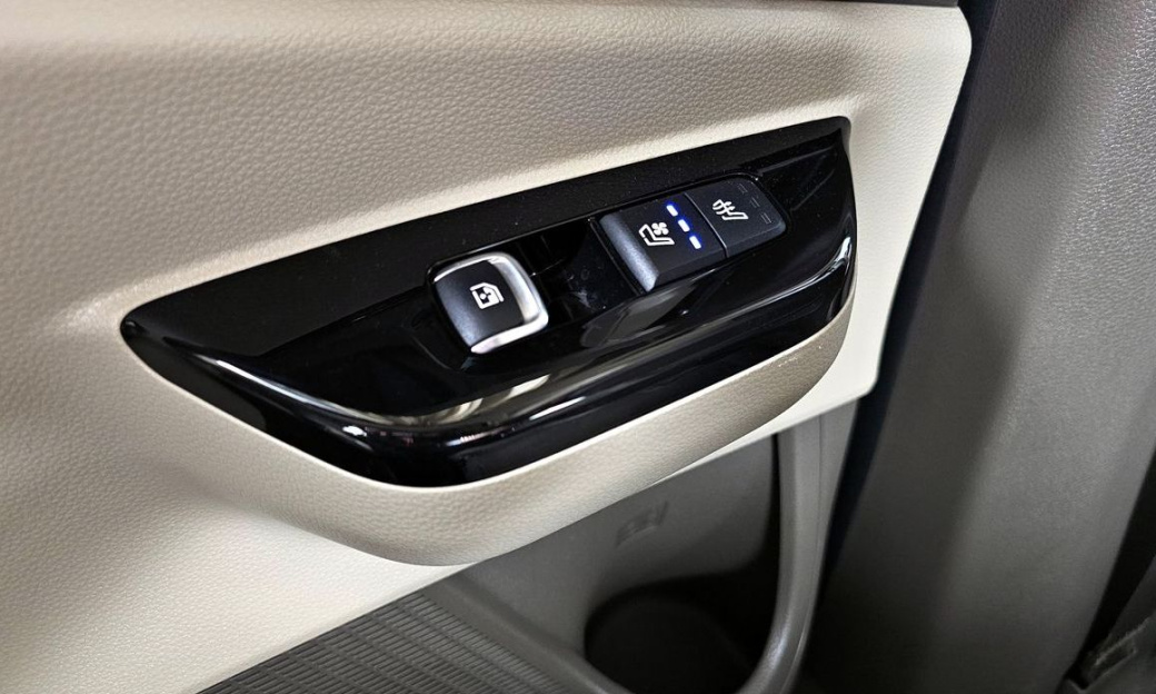Kia Carnival 7-Seater Hi-Limousine, 2023