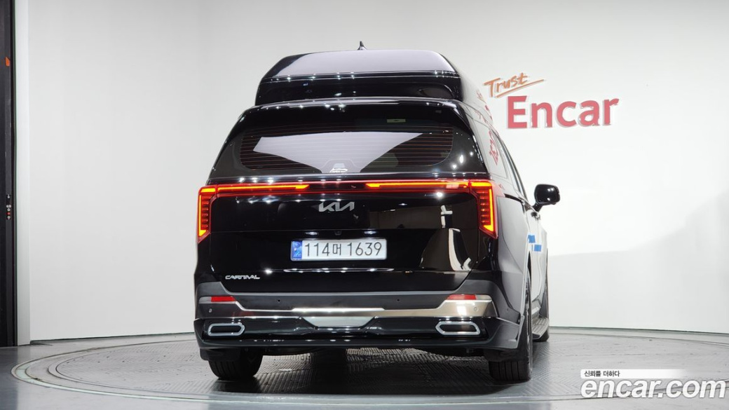 Kia Carnival 9-Seater Signature, 2024