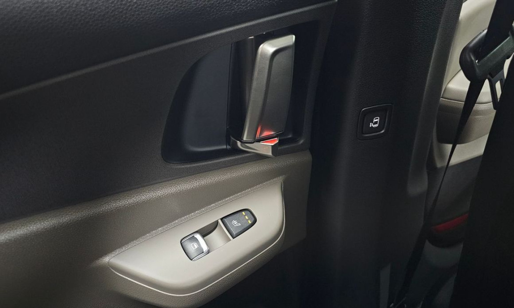 Kia Carnival 9-Seater Prestige, 2025