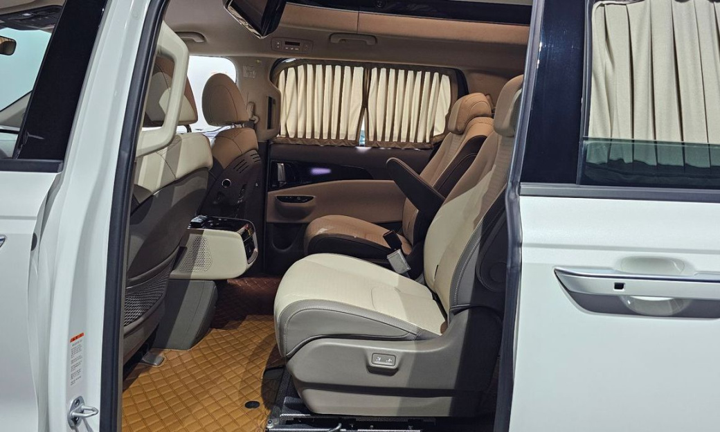 Kia Carnival 9-Seater Hi-Limousine, 2022