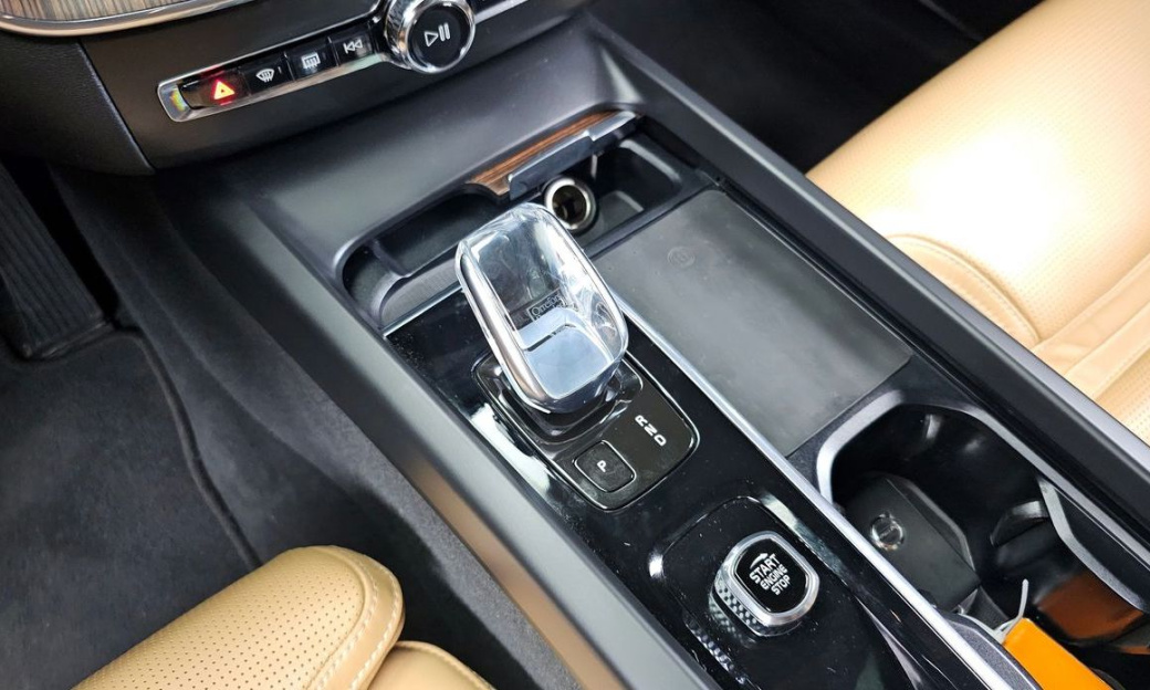 Volvo XC60 B5 Inscription, 2022