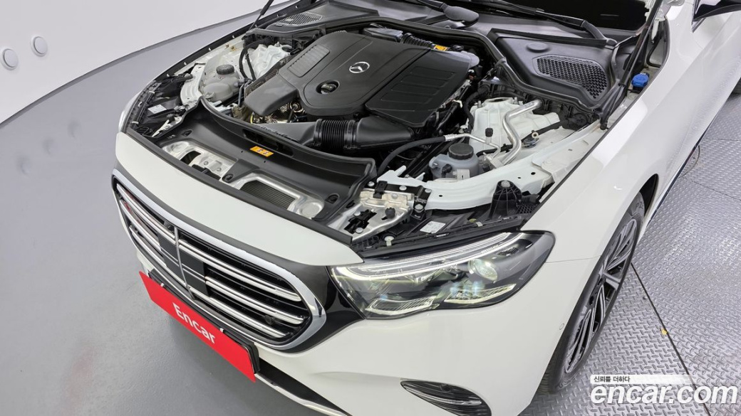 Mercedes-Benz E-Class E300 4MATIC Exclusive, 2024