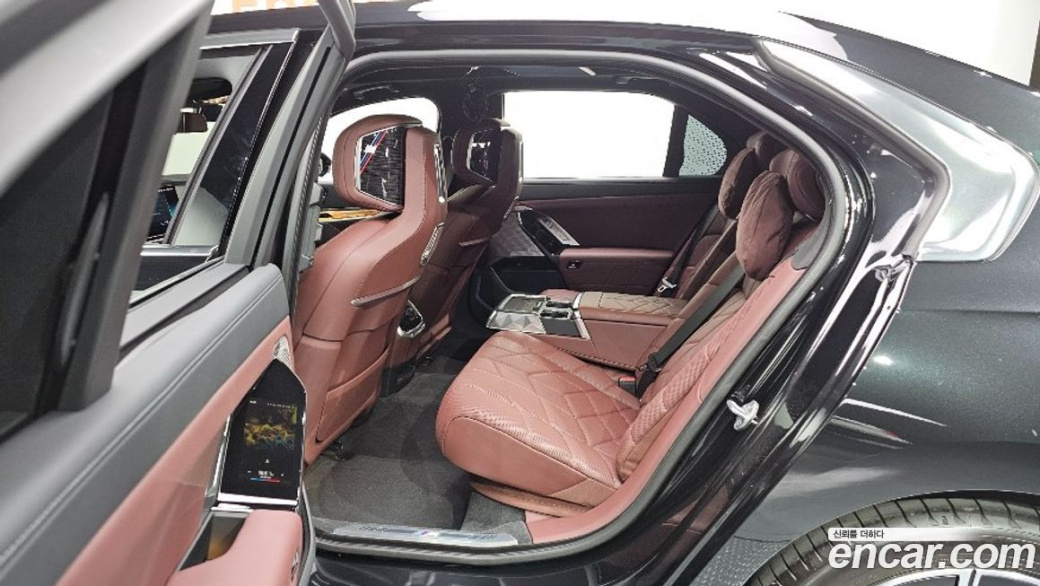 BMW 7-Series 740i xDrive M Sport, 2025