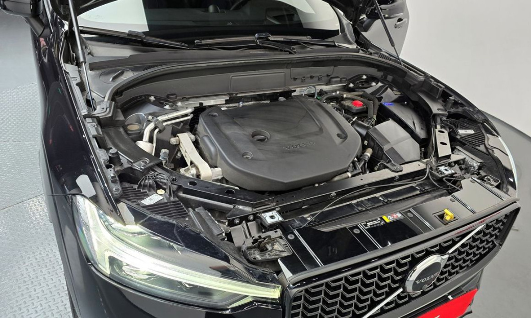 Volvo XC60 B6 R-Design, 2022