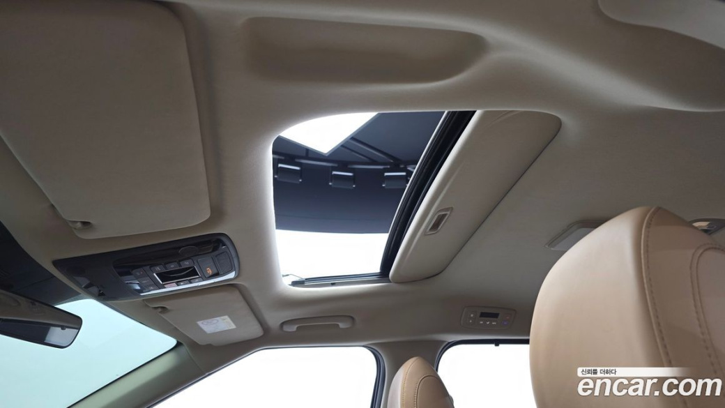 Kia Carnival 9-Seater Signature, 2023