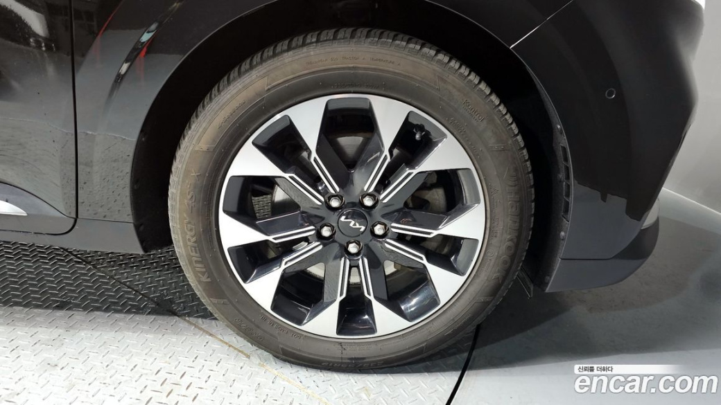 Kia Carnival 9-Seater Signature, 2023