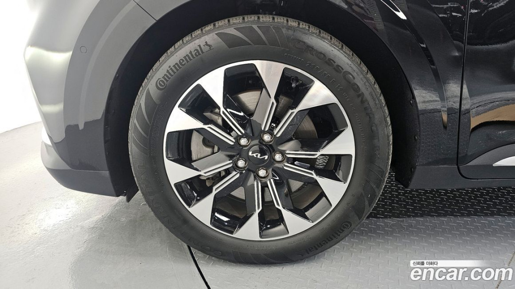 Kia Carnival 9-Seater Signature, 2023