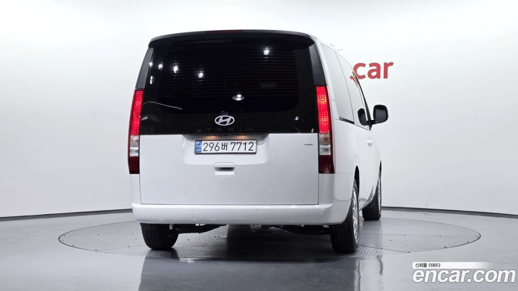 Hyundai Staria 4WD Tourer 9-Seater, 2025