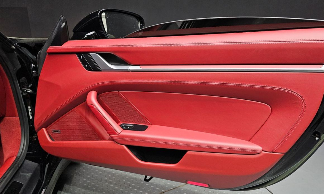 Porsche 911 Carrera 4 GTS, 2023