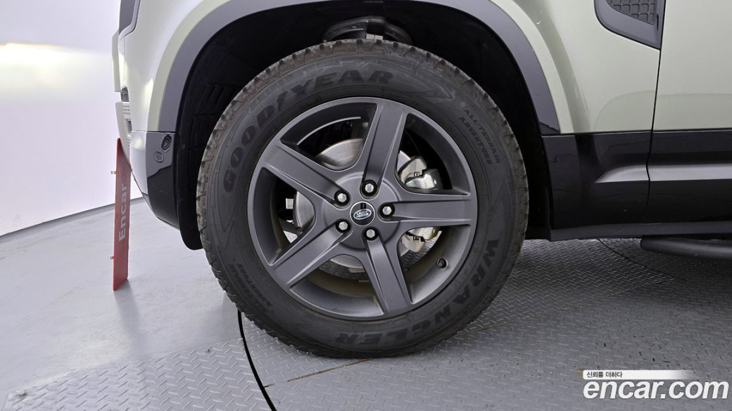 Land Rover Defender 110 D250 X-Dynamic SE, 2025