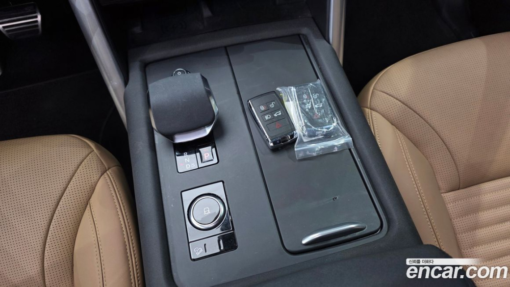 Land Rover Discovery D300 Dynamic HSE, 2024