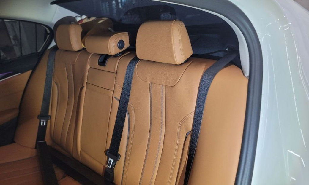 BMW 5-Series 520i Luxury, 2023