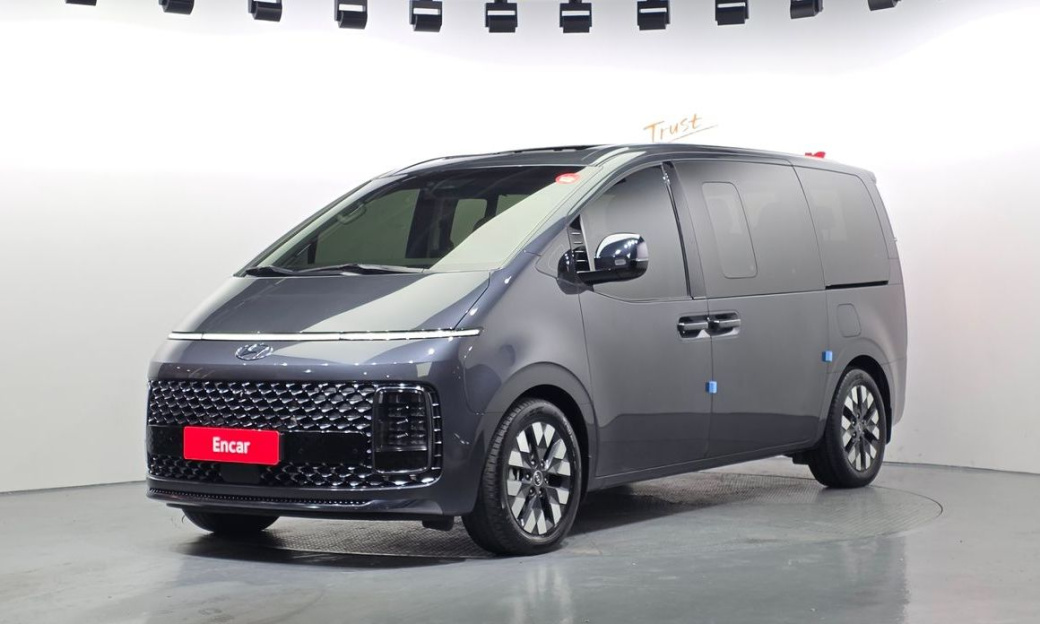 Hyundai Staria 4WD Lounge 9-Seater, 2022
