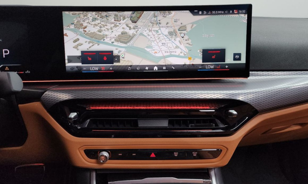 BMW 3-Series 320i M Sport, 2025
