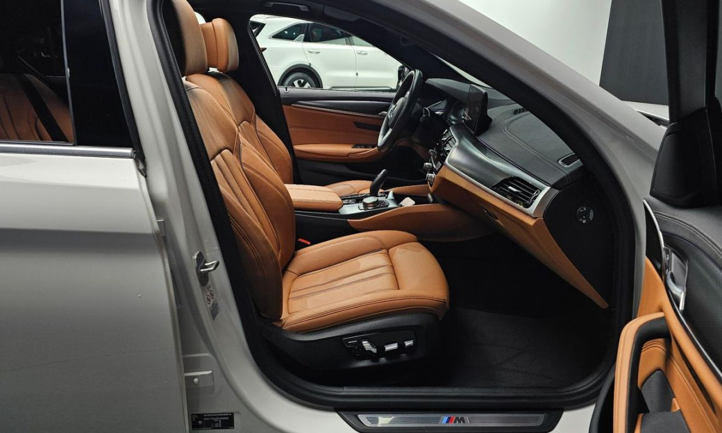 BMW 5-Series 520i M Sport, 2023