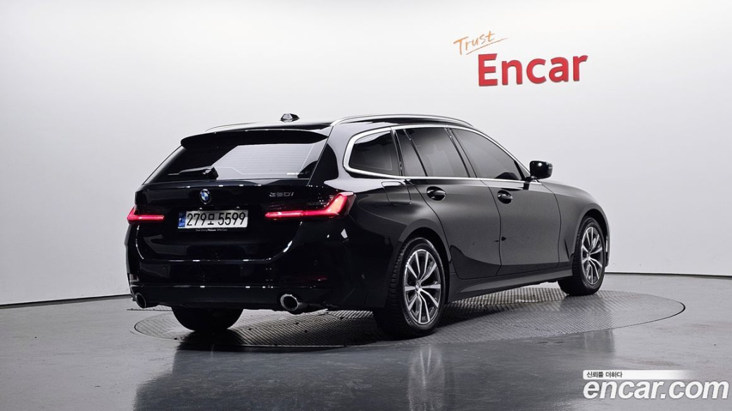 BMW 3-Series 320i Touring, 2024