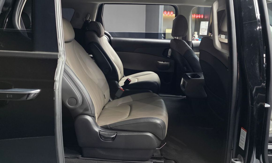 Kia Carnival 9-Seater Prestige, 2025