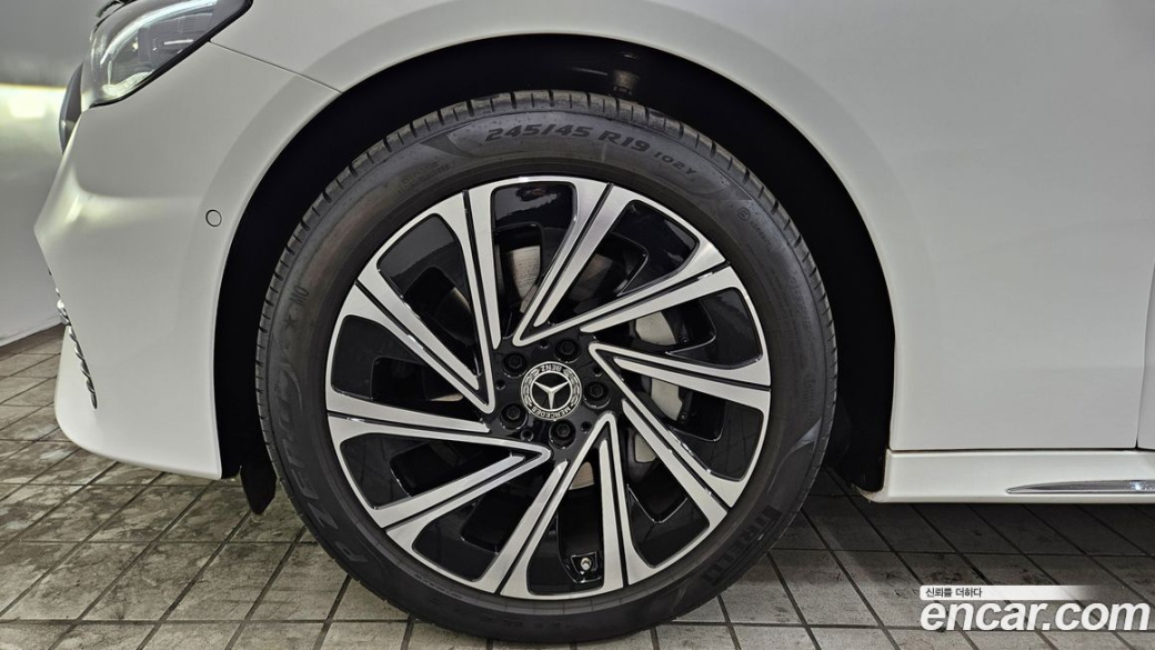 Mercedes-Benz E-Class E300 4MATIC Exclusive, 2024