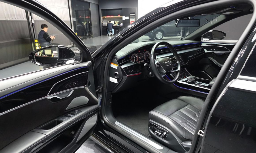 Audi A8 55 TFSI Quattro LWB, 2021