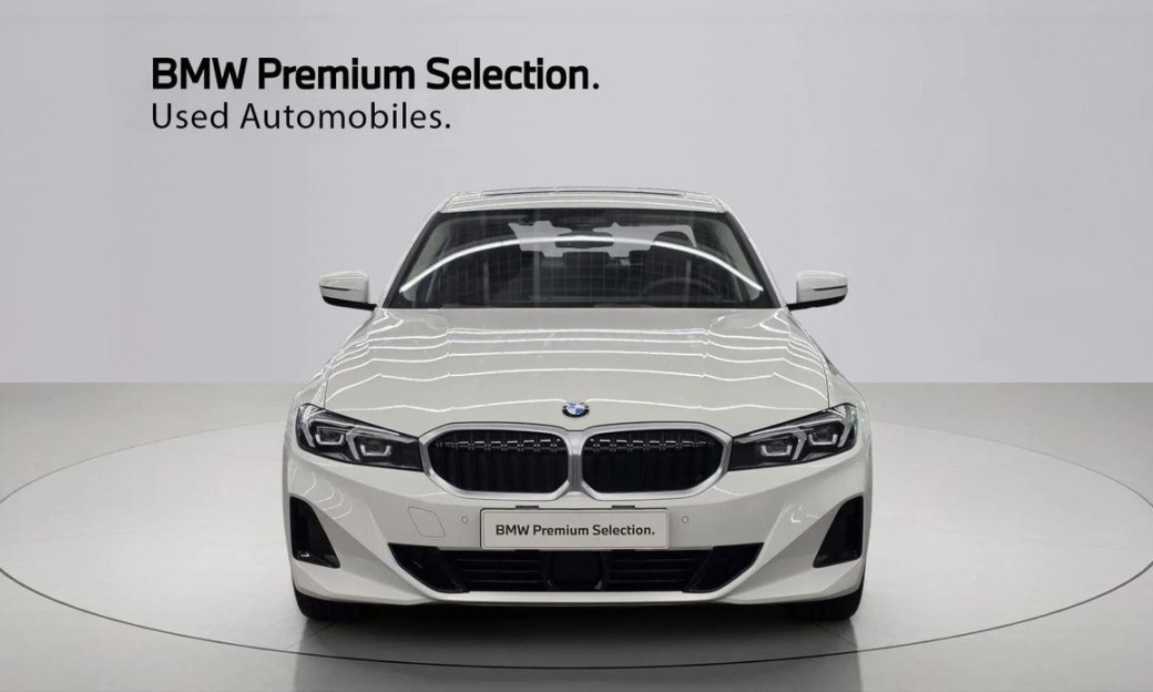 BMW 3-Series 320i, 2025