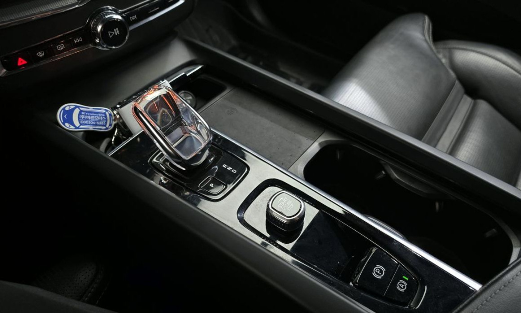 Volvo XC60 B6 R-Design, 2022