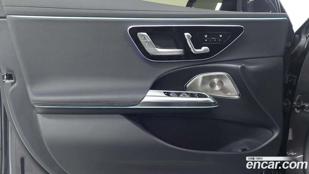 Mercedes-Benz E-Class E300 4MATIC Exclusive, 2025