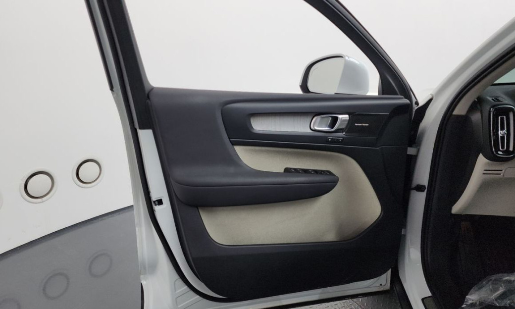 Volvo XC40 B4 Ultimate Bright, 2024
