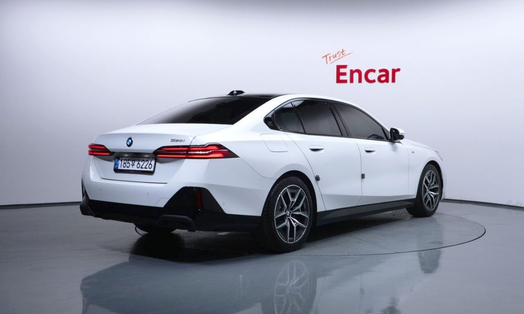 BMW 5-Series 520i M Sport, 2025