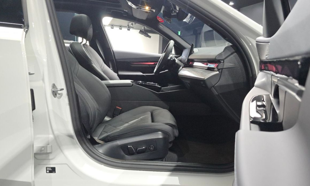 BMW 5-Series 523d M Sport, 2025
