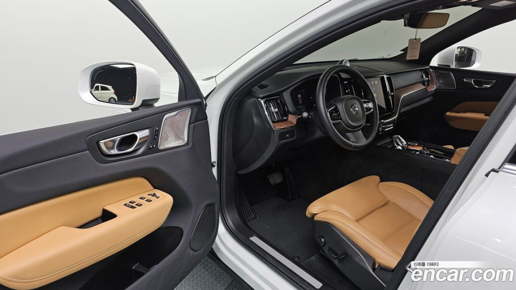Volvo XC60 B5 Ultimate Bright, 2024