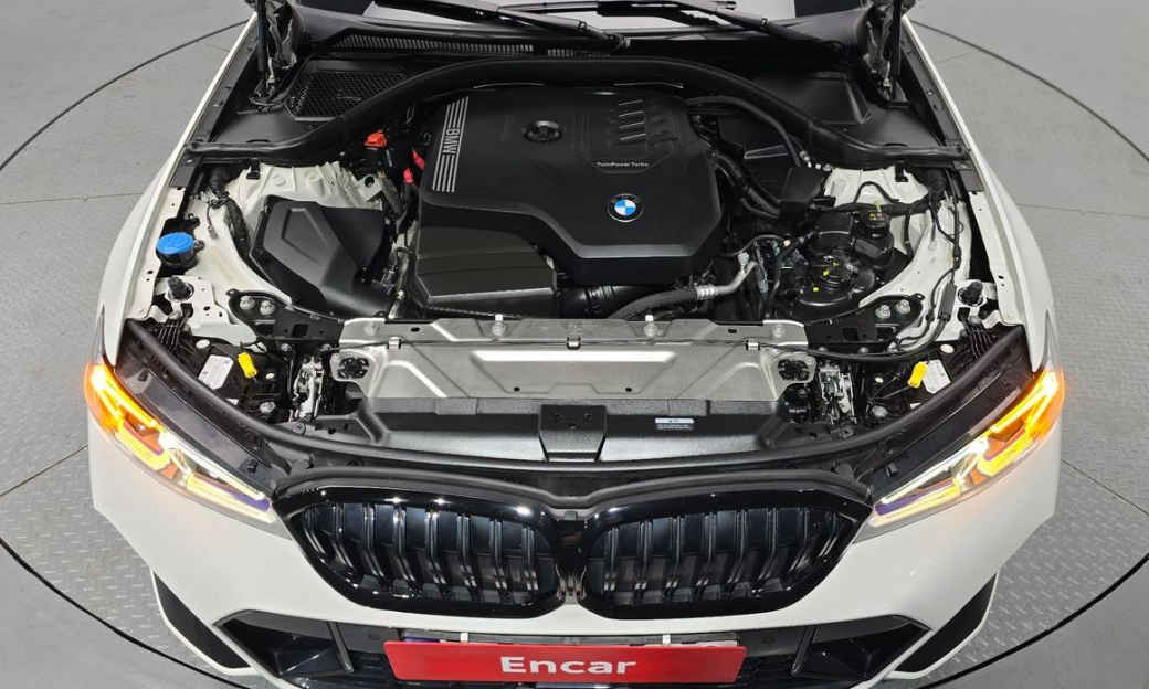 BMW 3-Series 320i M Sport, 2024