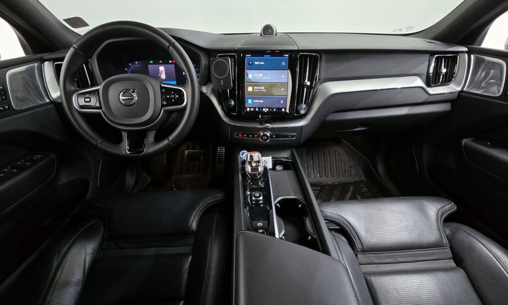 Volvo XC60 B6 R-Design, 2022