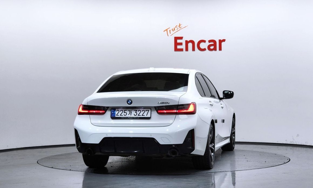 BMW 3-Series 320i M Sport, 2024