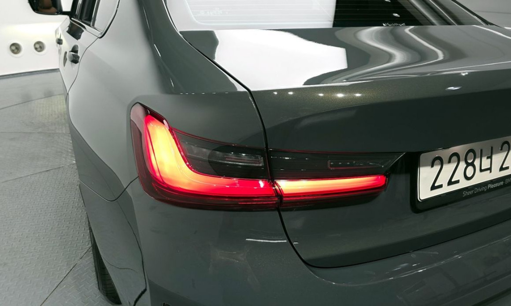 BMW 3-Series 320i M Sport, 2025