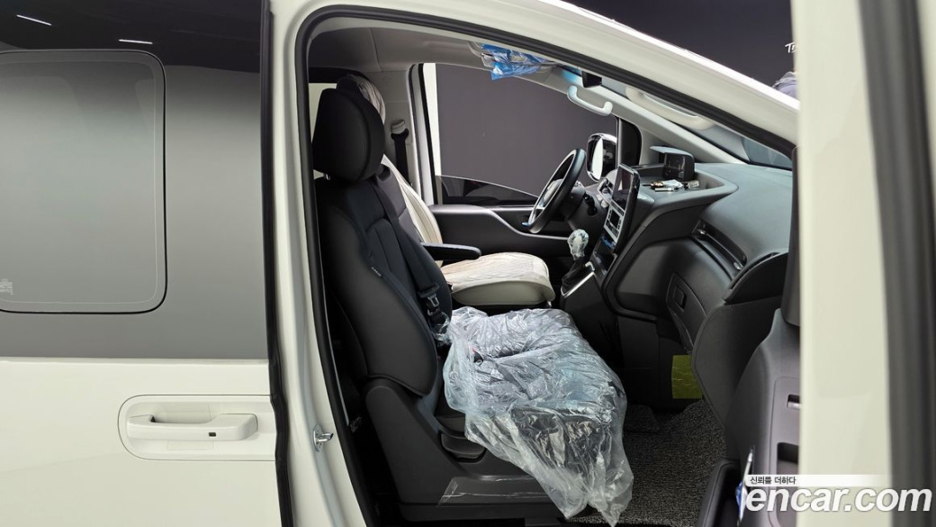 Hyundai Staria 4WD Tourer 9-Seater, 2025