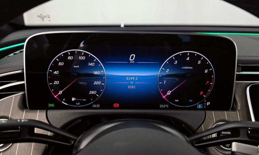 Mercedes-Benz E-Class E300 4MATIC Exclusive, 2025