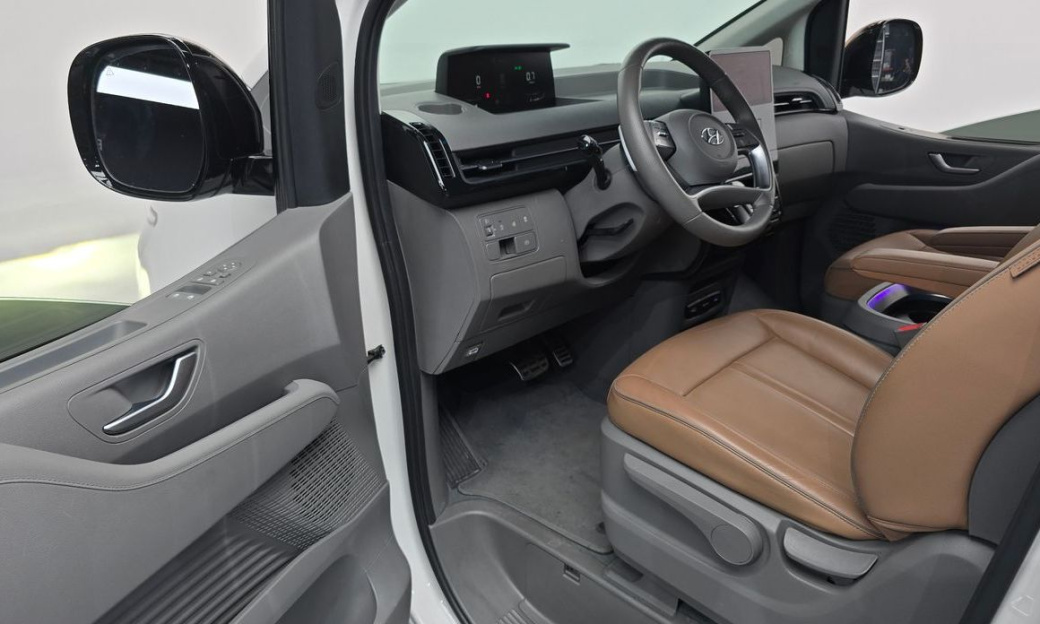 Hyundai Staria 2WD Camping Car, 2024