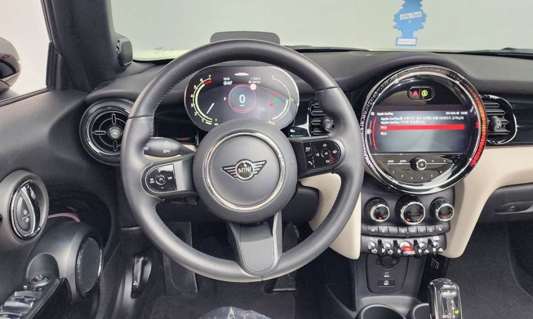 Mini Cooper Convertible Classic Launch Pack, 2023