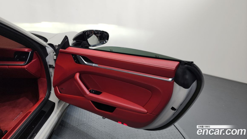 Porsche 911 Carrera 4 GTS, 2023