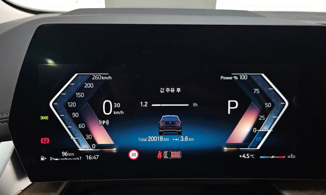 BMW 2-Series 220i Luxury, 2023