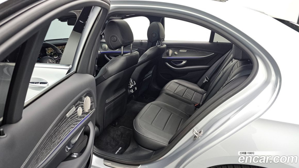 Mercedes-Benz E-Class E350 4MATIC AMG Line, 2022