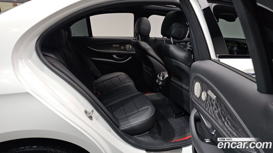 Mercedes-Benz E-Class E350 4MATIC AMG Line, 2023