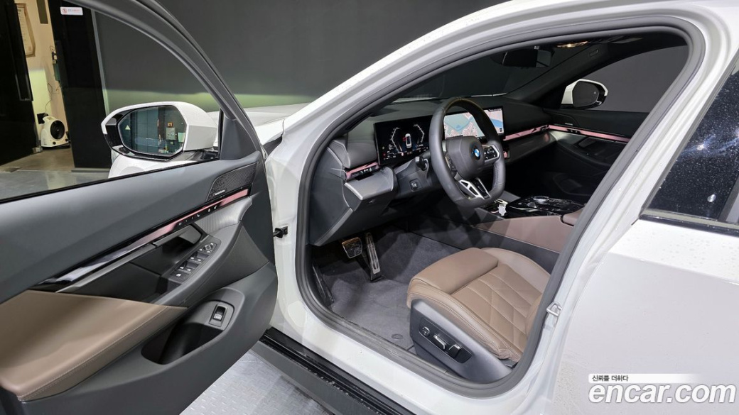 BMW 5-Series 520i M Sport, 2025